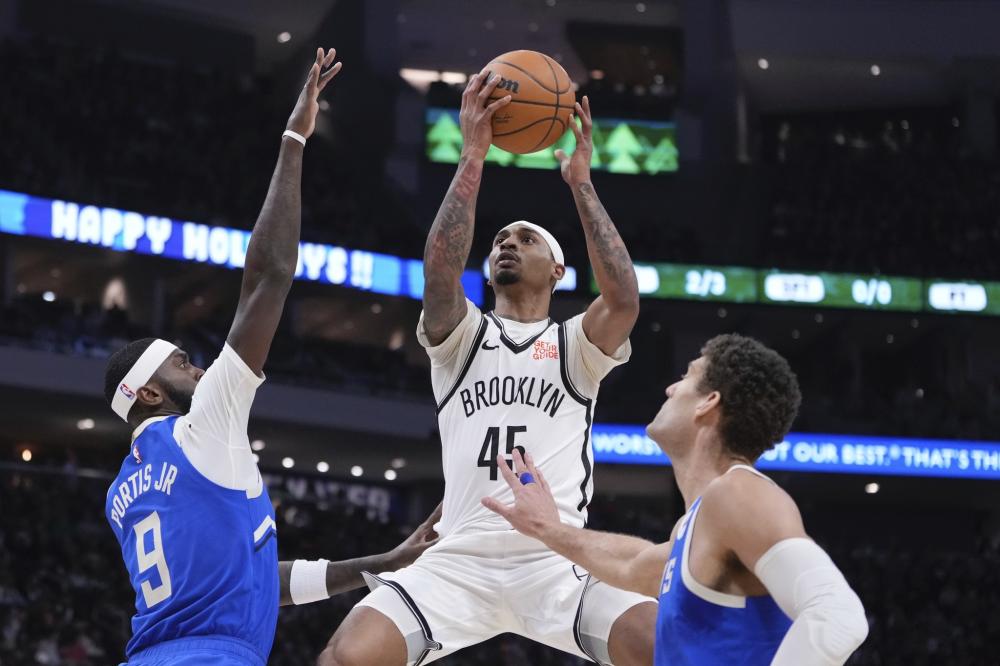 双方球员近 双方球员近